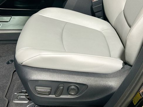 New 2026 Toyota Sienna XLE FWD image 19