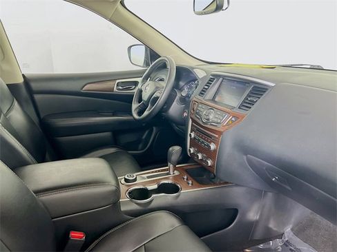 Used 2020 Nissan Pathfinder Platinum image 9