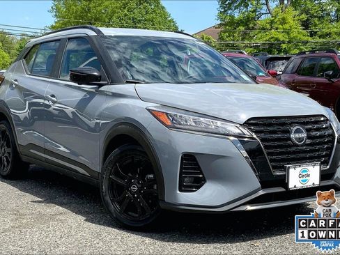 Used 2023 Nissan Kicks SR w/ SR Premium Package FWD image 2