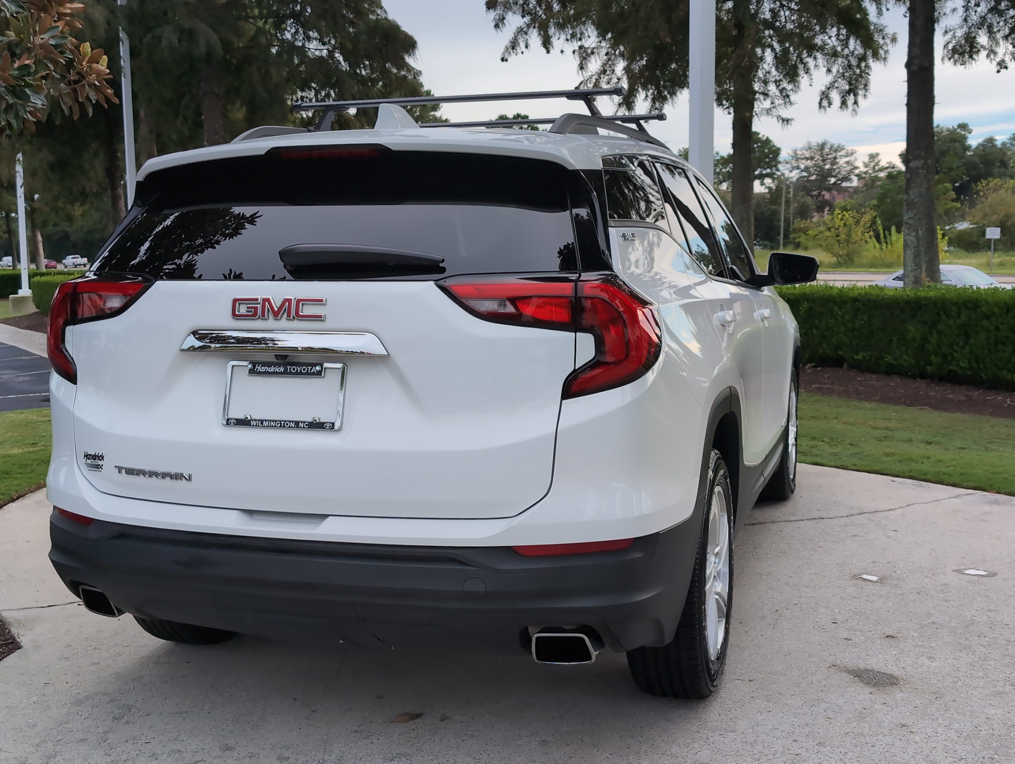 Used 2018 GMC Terrain SLE w/ Driver Convenience Package FWD image 10