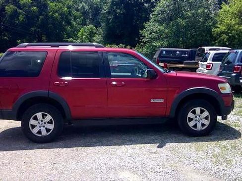 Used 2007 Ford Explorer XLT image 3