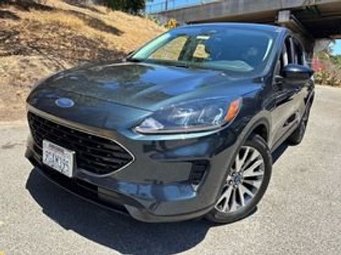 Used 2022 Ford Escape SE w/ SE Sport Appearance Package FWD image 1