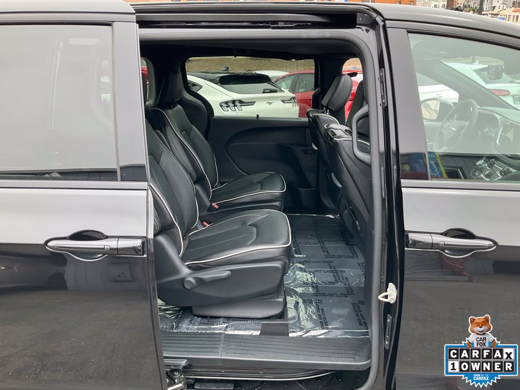 Used 2023 Chrysler Pacifica Limited w/ Uconnect Theater Family Group FWD image 52