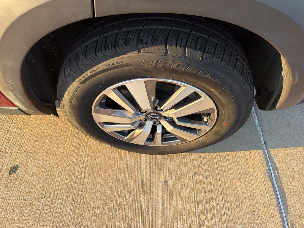 Used 2023 Nissan Pathfinder SL AWD/4WD image 9