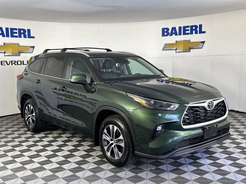 Used 2023 Toyota Highlander XLE image 7