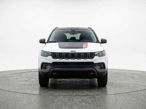 Used 2025 Jeep Compass Trailhawk image 2