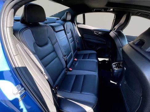 Used 2020 Volvo S60 T6 R-Design image 17