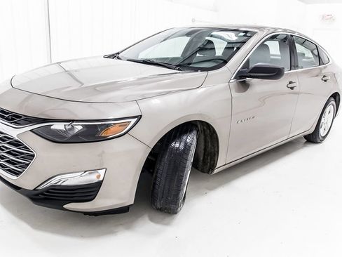 Used 2022 Chevrolet Malibu LS FWD image 2
