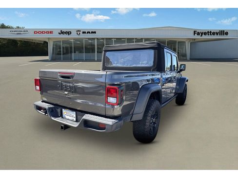 Used 2024 Jeep Gladiator Sport image 3