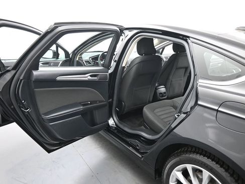 Certified 2017 Ford Fusion SE image 17