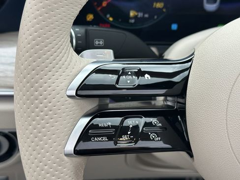 Used 2023 Mercedes-Benz E 450 4MATIC Cabriolet image 25