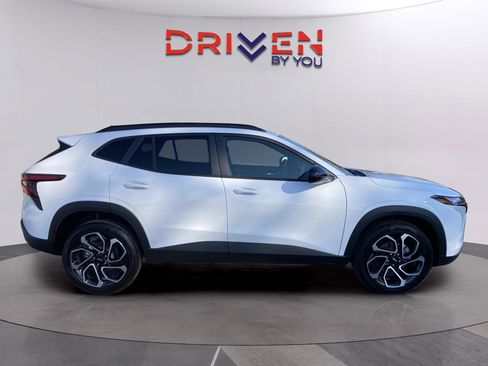 New 2026 Chevrolet Trax RS w/ Sunroof Package image 6