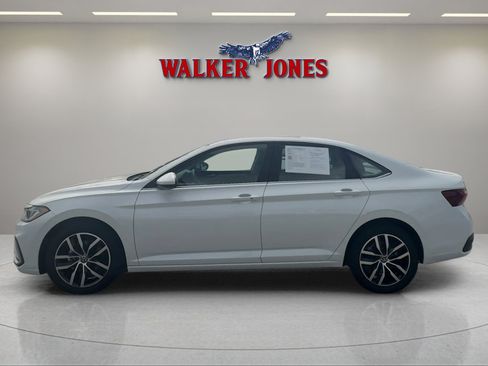 Used 2026 Volkswagen Jetta SE image 3
