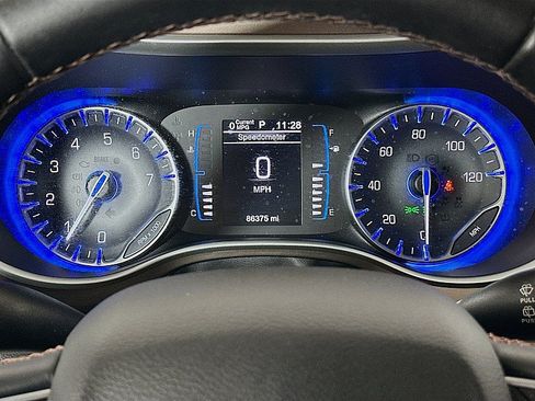Used 2017 Chrysler Pacifica Touring-L FWD image 13