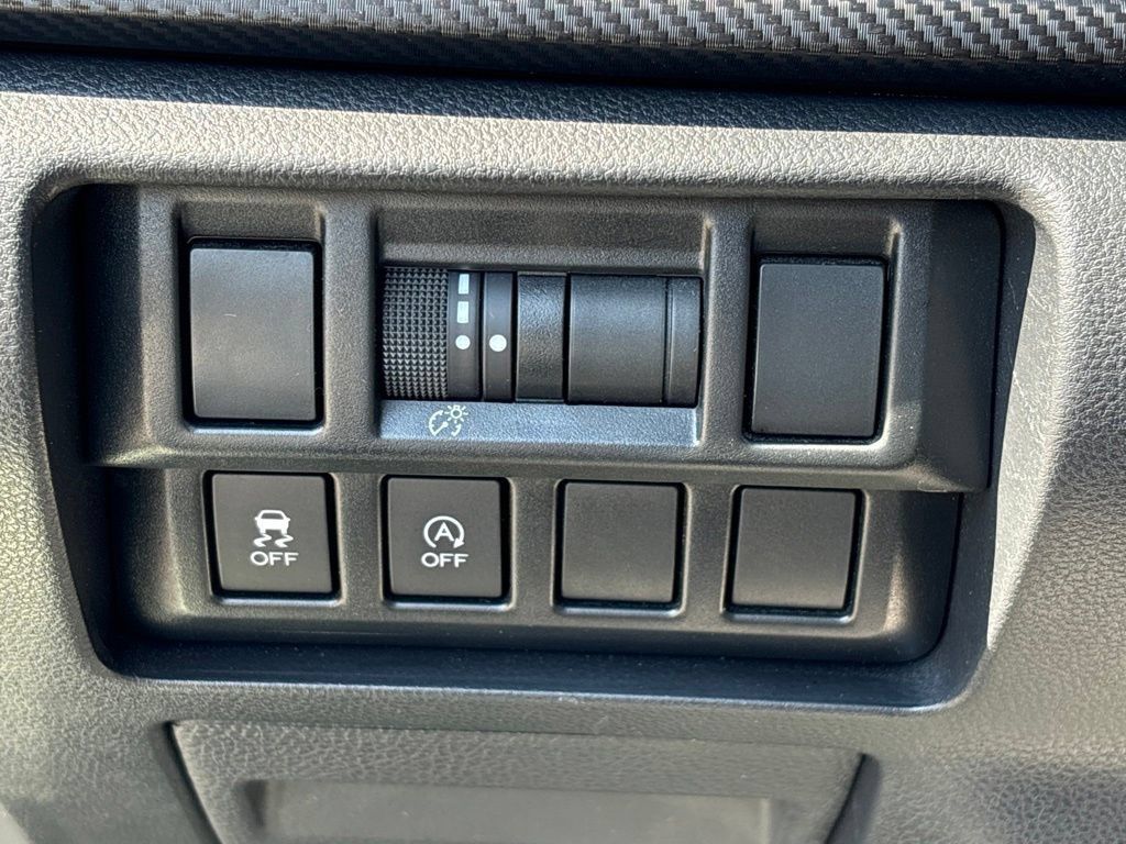 Used 2020 Subaru Crosstrek 2.0i Premium AWD/4WD image 19