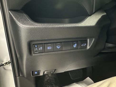 Used 2021 Toyota RAV4 XLE w/ Convenience Package AWD/4WD image 19