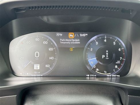 Used 2022 Volvo XC40 T5 Momentum image 13