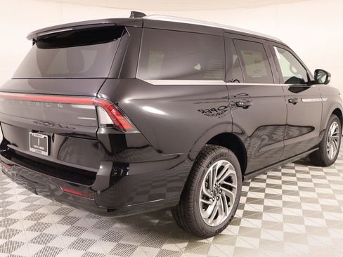 New 2026 Lincoln Navigator Reserve AWD/4WD image 23