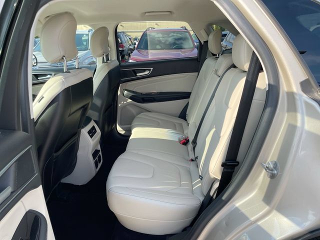 Used 2017 Ford Edge Titanium w/ Technology Package AWD/4WD image 13