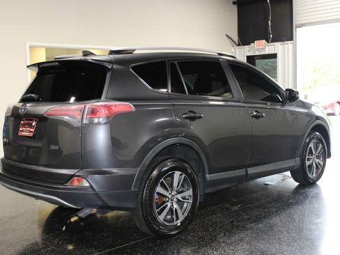 Used 2017 Toyota RAV4 XLE FWD image 5