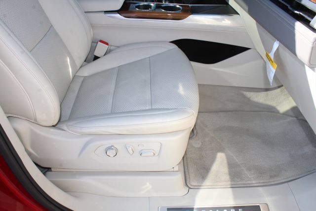 Used 2025 Cadillac Escalade Sport Platinum w/ LPO, ONYX Package AWD/4WD image 16