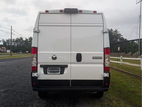 Used 2026 RAM ProMaster 2500 w/ Convenience Group FWD image 9