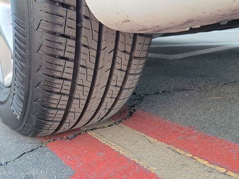 Used 2024 Chrysler Voyager LX image 25