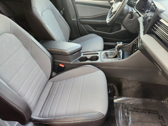 Used 2026 Volkswagen Jetta SE FWD image 19