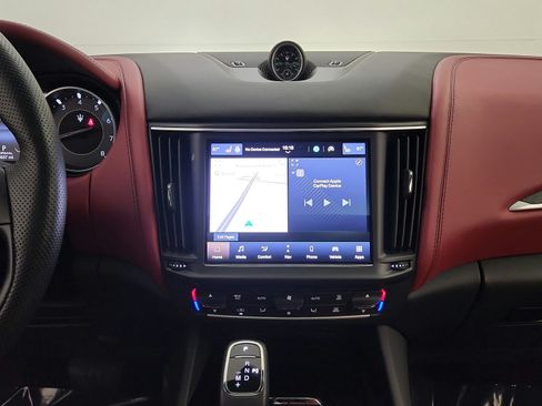 Used 2023 Maserati Levante GT AWD/4WD image 25