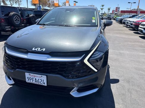 Used 2025 Kia Sportage EX FWD image 2