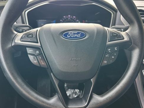 Used 2019 Ford Fusion SE FWD image 29