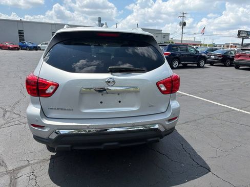 Used 2019 Nissan Pathfinder SL FWD image 7