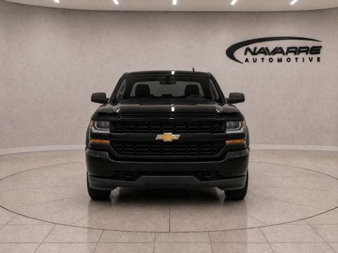 Used 2018 Chevrolet Silverado 1500 Custom w/ Custom Convenience Package RWD image 3