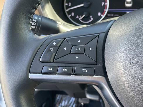 Used 2024 Nissan Sentra SV w/ SV Premium Package image 6