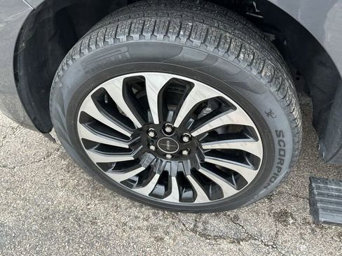 Used 2022 Lincoln Navigator L Black Label image 8