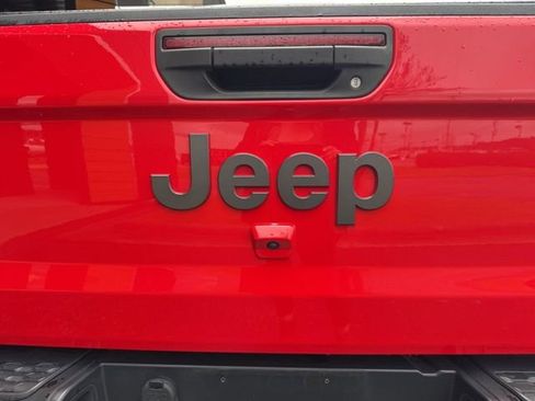 Used 2023 Jeep Gladiator Rubicon w/ Cold Weather Group AWD/4WD image 29