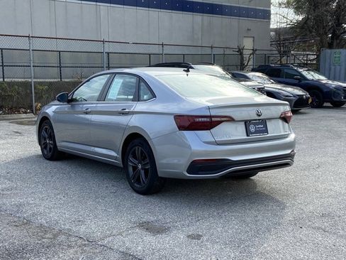 Used 2022 Volkswagen Jetta SE image 7