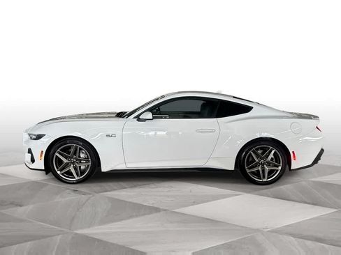 Used 2025 Ford Mustang GT RWD image 5
