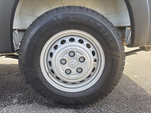 Used 2025 RAM ProMaster 2500 w/ Convenience Group image 13