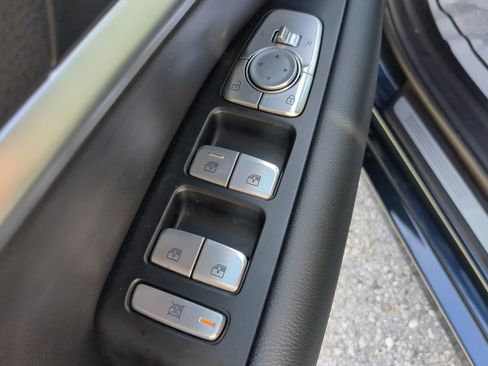 Used 2025 Genesis G70 2.5T image 46