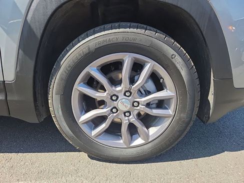 Used 2023 GMC Terrain SLT w/ Tech Package image 11