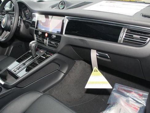 New 2026 Porsche Macan image 26