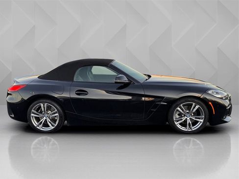 Used 2025 BMW Z4 sDrive30i image 4