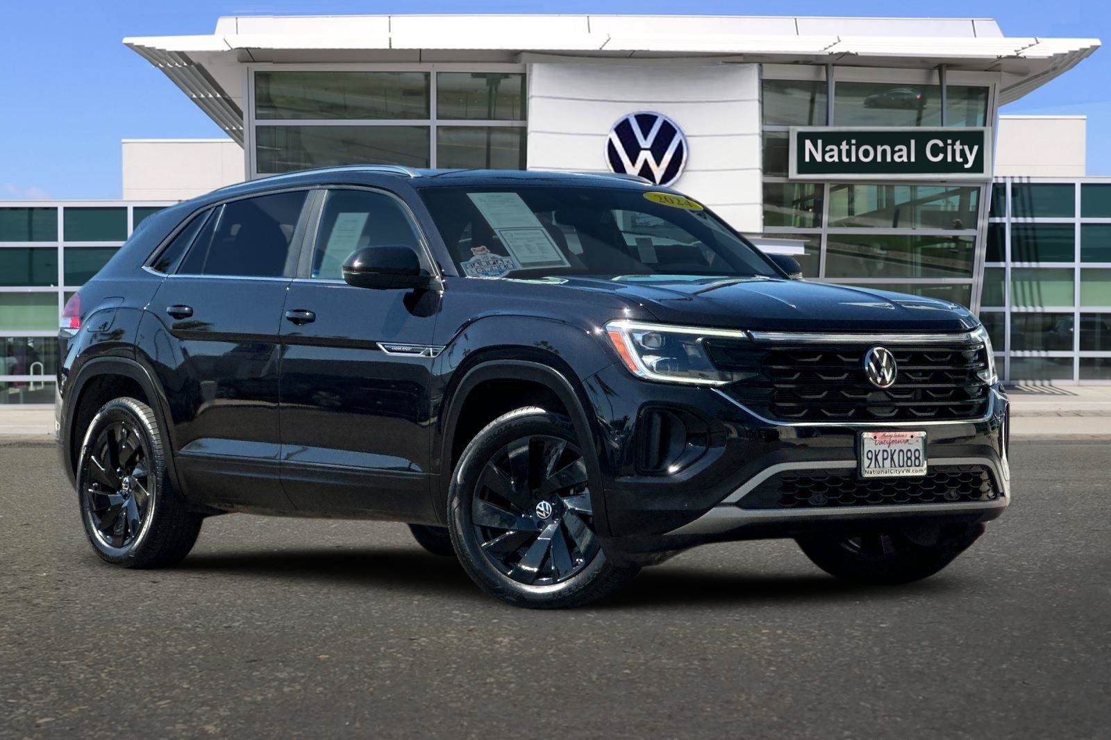 Used 2024 Volkswagen Atlas Cross Sport SE FWD image 2