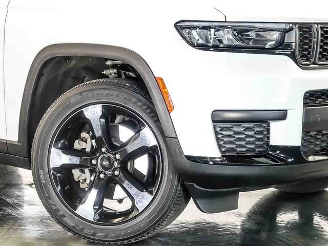 Used 2023 Jeep Grand Cherokee L Altitude AWD/4WD image 4