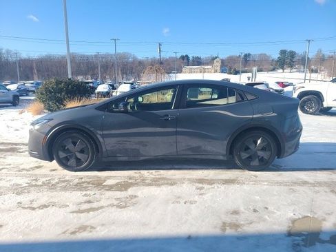 Used 2023 Toyota Prius LE image 4