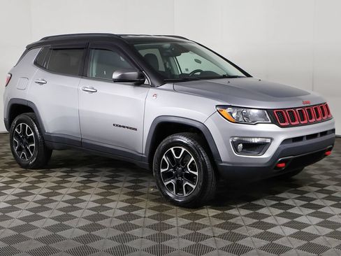 Used 2019 Jeep Compass Trailhawk w/ Cold Weather Group AWD/4WD image 49