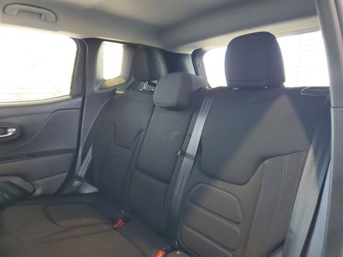 Used 2022 Jeep Renegade Latitude w/ Convenience Group AWD/4WD image 8