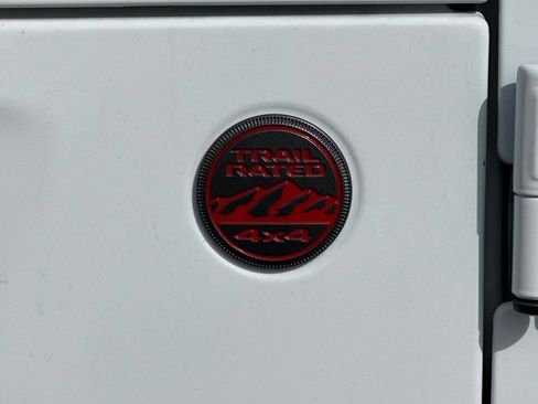 Used 2025 Jeep Gladiator Rubicon AWD/4WD image 24