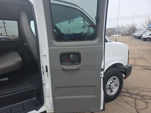 Used 2014 Chevrolet Express 3500 LS image 23